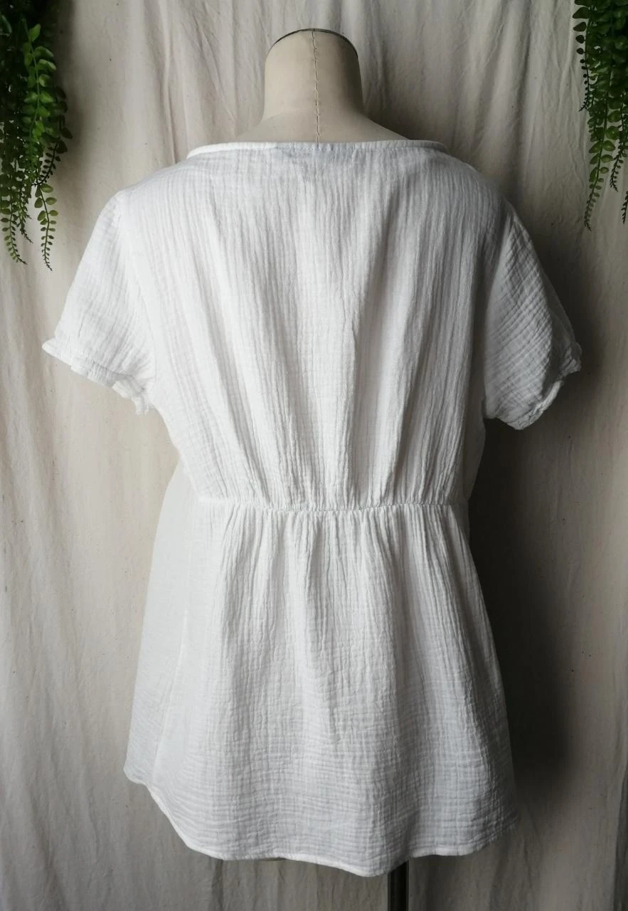 Blusa branca corte babydoll gaze de algodão texturizado "Kiabi" – photo 4